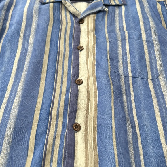 Tommy Bahama button down silk shirt in size medium - Picture 4 of 11